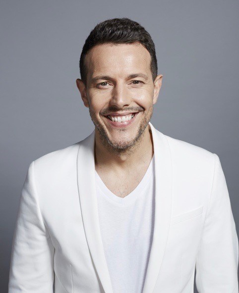 Pop Superstar STEPS into Worthing Panto