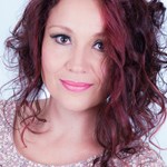 Niki Evans Joins Sparkling Worthing Panto Line-Up